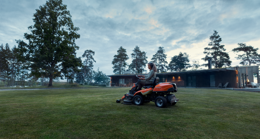 HUSQVARNA R 216T AWD