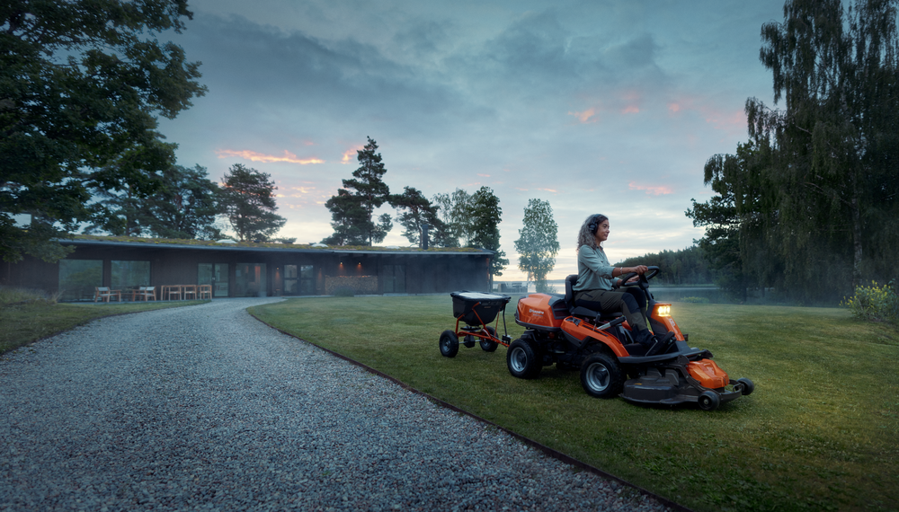 HUSQVARNA R 216T AWD